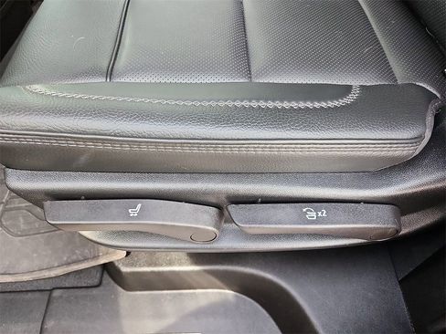 Used 2023 GMC Yukon Denali image 15