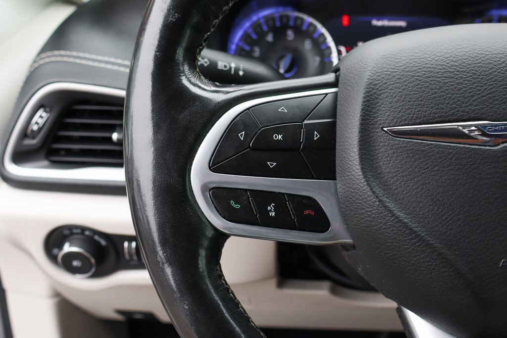 Used 2021 Chrysler Pacifica Touring-L FWD image 22