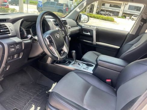 Used 2017 Toyota 4Runner SR5 Premium RWD image 5
