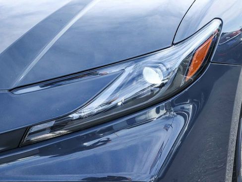 Used 2025 Toyota Camry SE image 18