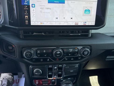 Used 2024 Jeep Gladiator Sport image 26