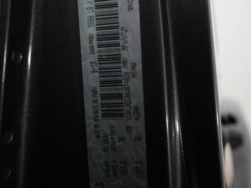 Used 2019 Jeep Wrangler Unlimited Sahara w/ Uconnect 4C Nav & Sound Group image 25