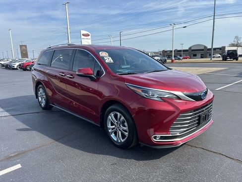 Used 2024 Toyota Sienna Platinum AWD/4WD image 25