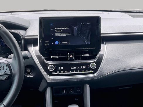 Used 2025 Toyota Corolla Cross XLE FWD image 7