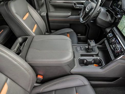 Used 2025 GMC Sierra 1500 AT4 w/ Technology Package AWD/4WD image 17