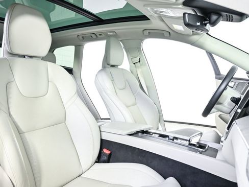 Used 2023 Volvo XC60 B5 Ultimate FWD image 26