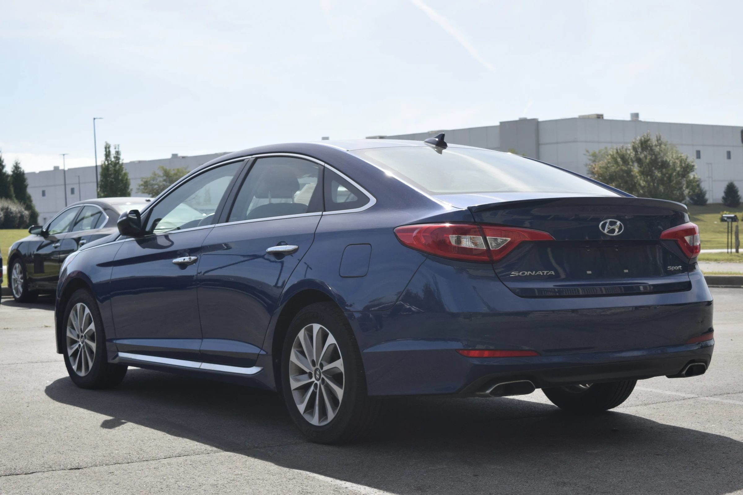 Used 2015 Hyundai Sonata Sport w/ Option Group 03 FWD image 3