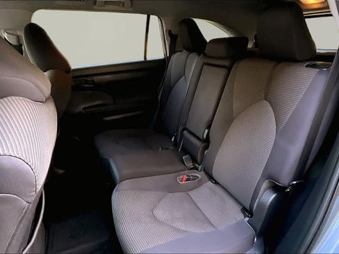 Used 2020 Toyota Highlander LE FWD image 21