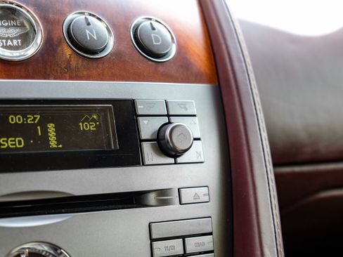 Used 2005 Aston Martin DB9 Coupe RWD image 25
