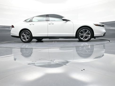 Certified 2023 Honda Accord EX image 29
