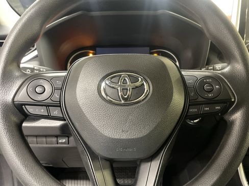 Used 2025 Toyota RAV4 XLE image 18