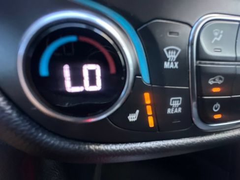 Used 2020 Chevrolet Equinox LT FWD image 28