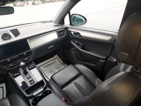Used 2022 Porsche Macan image 11