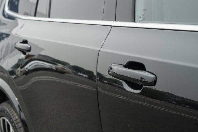 New 2026 Volvo XC90 T8 Plus w/ Protection Package Premier AWD/4WD image 16
