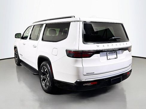 Used 2023 Jeep Wagoneer L Series III w/ Preferred Equipment Group image 5