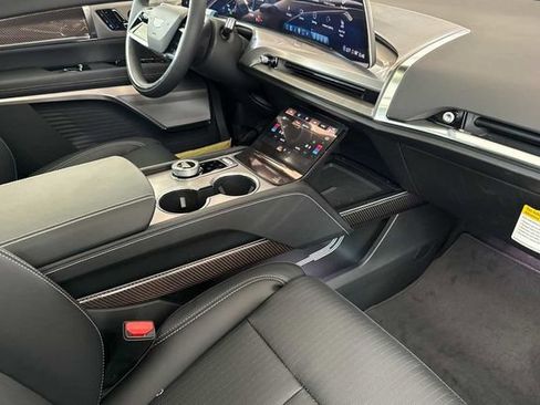 New 2026 Cadillac Vistiq Luxury w/ LPO, Floor Liner Package image 17