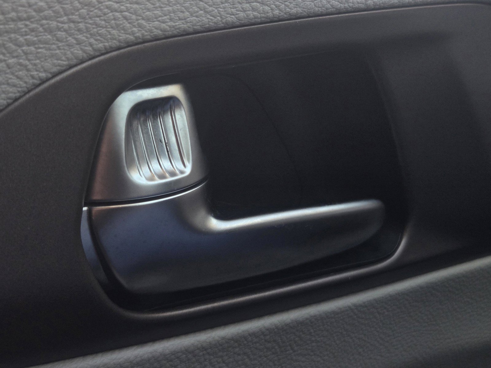 Used 2023 Chrysler Voyager LX FWD image 18