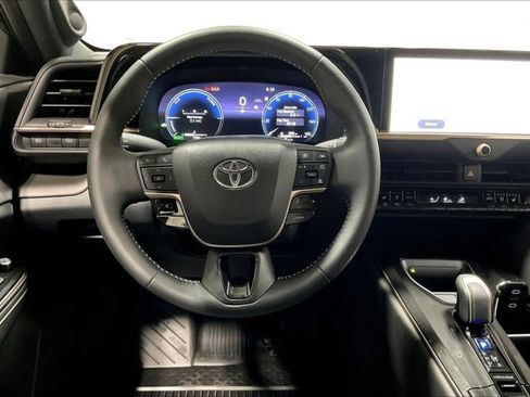 Used 2026 Toyota Crown Limited AWD/4WD image 5