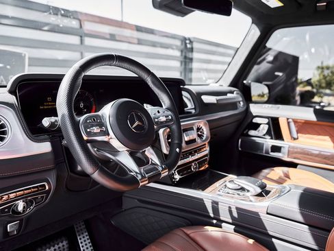 Used 2024 Mercedes-Benz G 63 AMG 4MATIC image 2