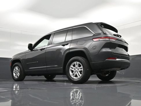 Used 2023 Jeep Grand Cherokee Laredo RWD image 27