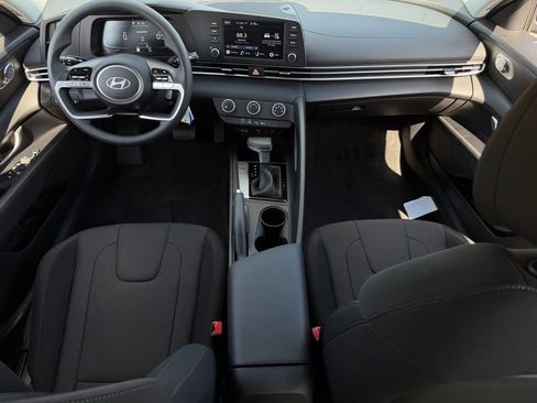 New 2025 Hyundai Elantra SE image 10