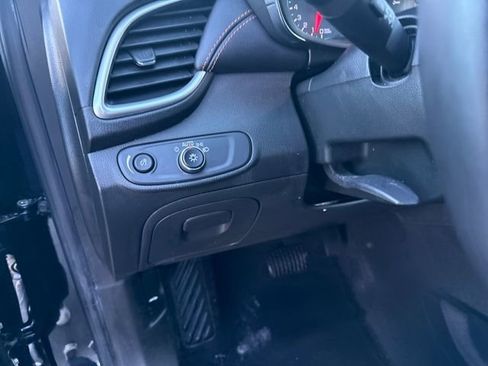 Used 2019 Chevrolet Trax LT w/ LT Convenience Package image 29