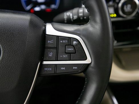 Used 2024 Toyota Highlander Limited AWD/4WD image 26