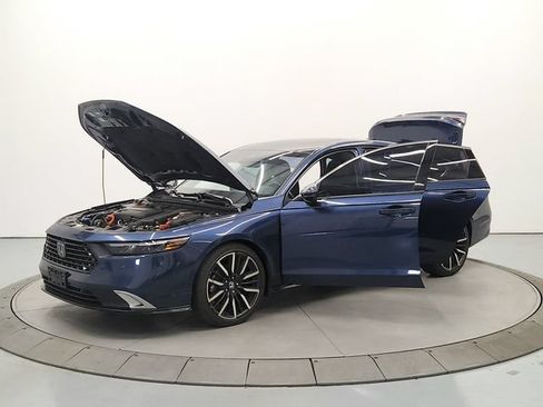 Used 2024 Honda Accord Touring image 11