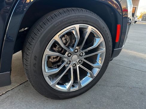 Used 2022 Jeep Grand Wagoneer Series II w/ Flexible Seating Group image 11