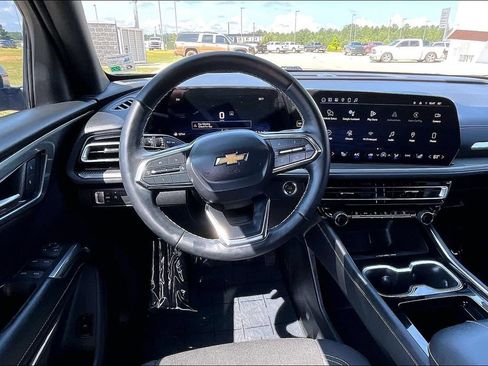 Used 2024 Chevrolet Traverse LT FWD image 5