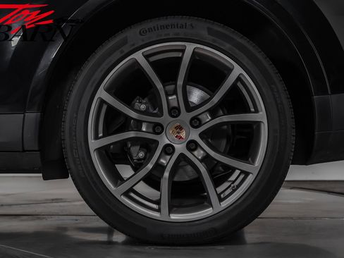 Used 2022 Porsche Cayenne S image 16