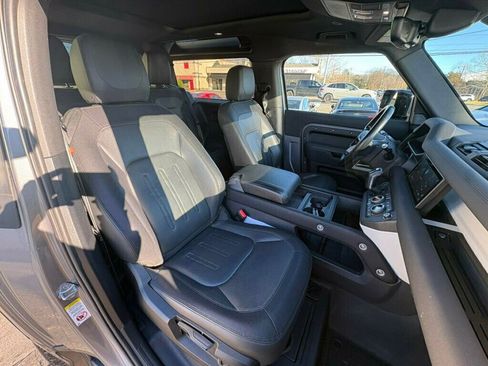 Used 2022 Land Rover Defender 90 X-Dynamic S image 14