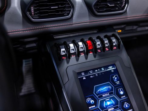 Used 2022 Lamborghini Huracan EVO RWD image 42