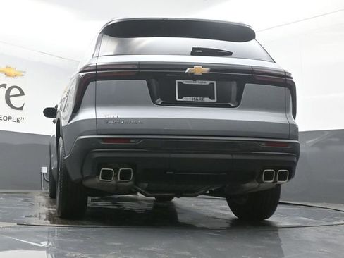 Used 2025 Chevrolet Traverse LT image 54