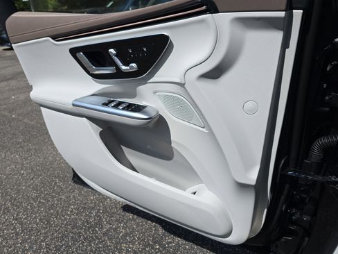 New 2026 Mercedes-Benz EQE 320 4MATIC SUV image 26