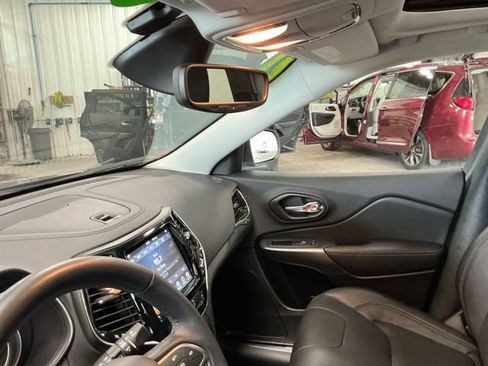 Used 2021 Jeep Cherokee Limited AWD/4WD image 25