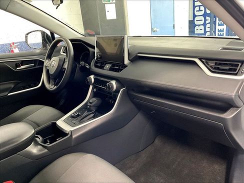 Used 2025 Toyota RAV4 XLE AWD/4WD image 14
