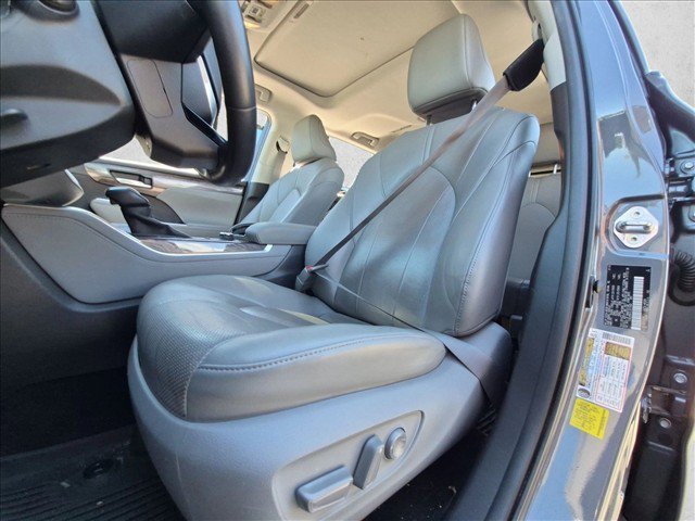 Used 2020 Toyota Highlander Limited AWD/4WD image 15