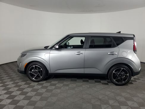 Used 2023 Kia Soul EX image 7