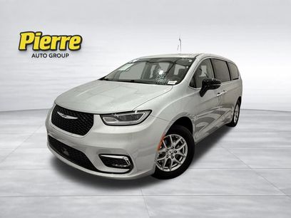 Used 2024 Chrysler Pacifica Touring-L