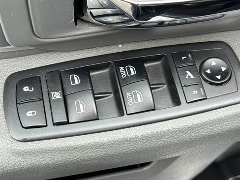 Used 2019 RAM 1500 Classic SLT w/ Luxury Group image 13