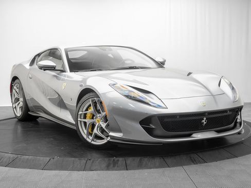 Used 2020 Ferrari 812 Superfast RWD image 1