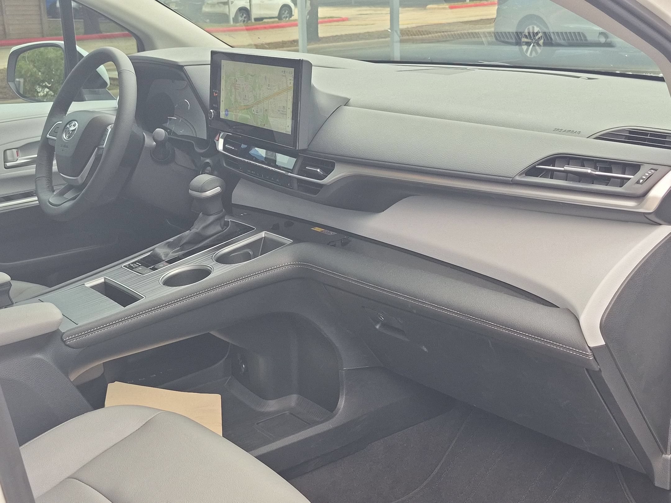 Used 2026 Toyota Sienna XLE FWD image 28