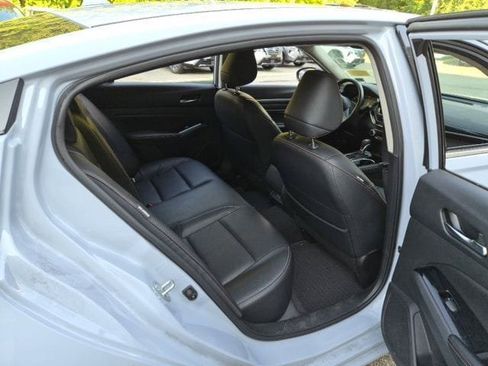Used 2023 Nissan Altima 2.5 SR w/ SR Premium Package FWD image 12