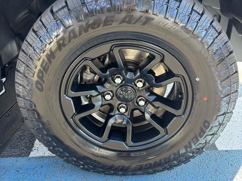 Used 2022 RAM 1500 Warlock w/ Ceramic Grey Warlock Package AWD/4WD image 33