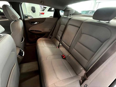 Used 2018 Chevrolet Malibu LT w/ Driver Confidence Package image 23