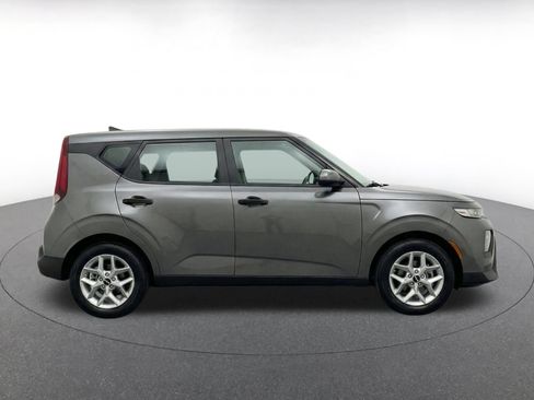 Used 2025 Kia Soul LX w/ LX Technology Package FWD image 14