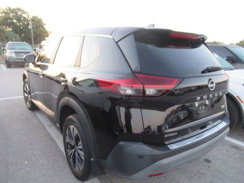 Used 2023 Nissan Rogue SV FWD image 4