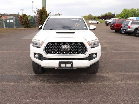 Used 2019 Toyota Tacoma TRD Sport w/ Technology Package AWD/4WD image 2