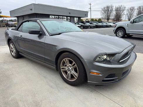 Used 2013 Ford Mustang Convertible image 3